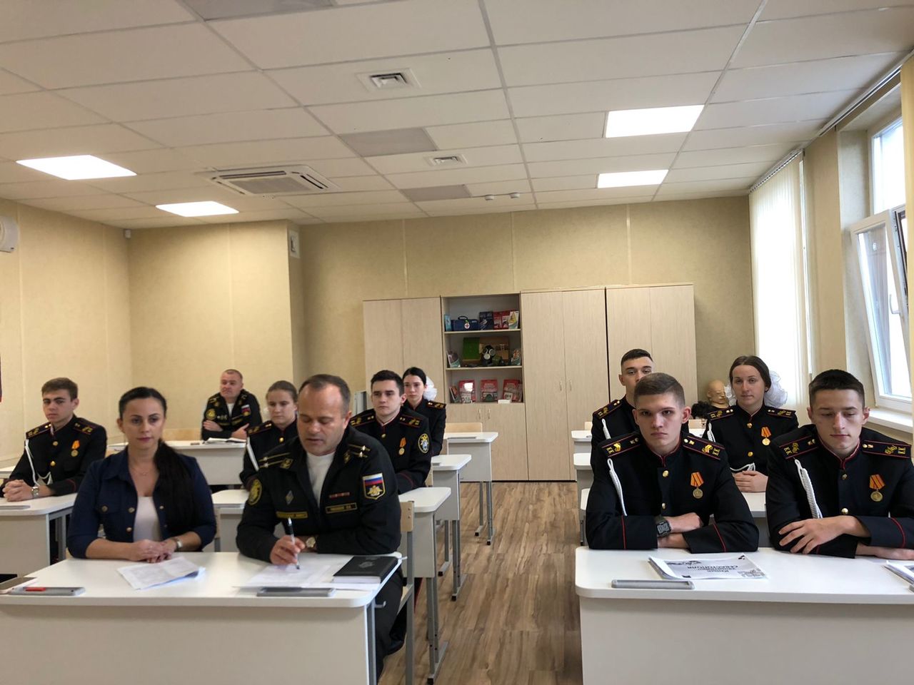 Обучающиеся кадетских корпусов Следственного комитета приняли участие в видеоконференции, посвященной защитникам Отечества