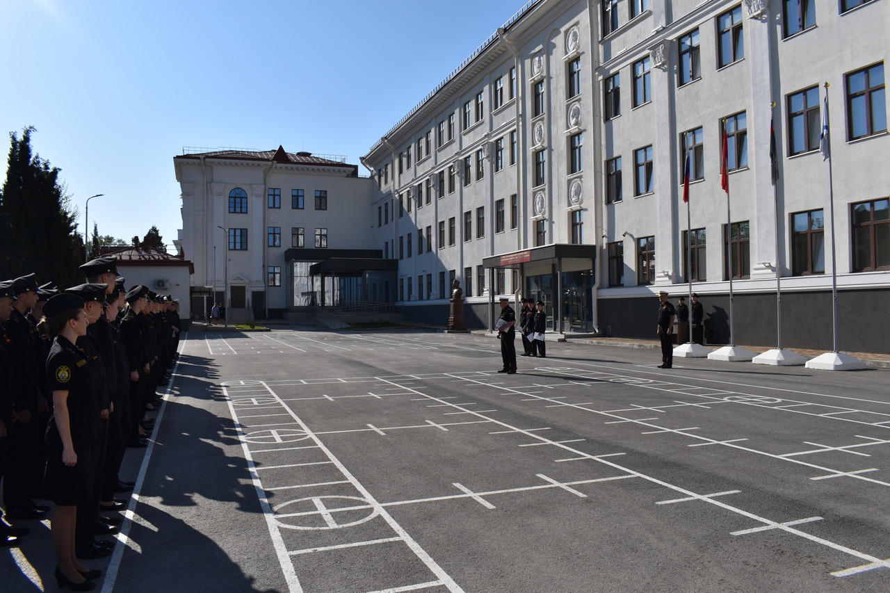 В Севастопольском кадетском корпусе СК России состоялось торжественное построение по случаю геральдических знаков Следственного комитета