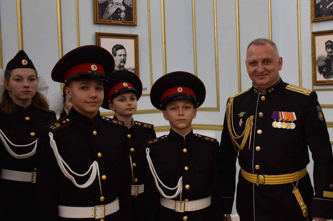 Поздравление директора Севастопольского кадетского корпуса Следственного комитета Российской Федерации имени В.И. Истомина с Днём образования учебного заведения