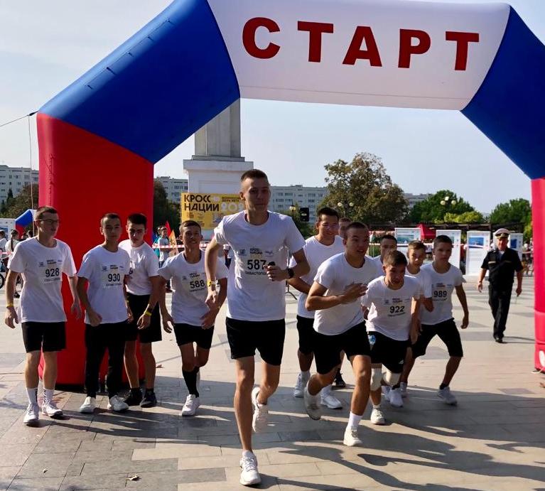 Личный состав Севастопольского кадетского корпуса СК России принял участие в спортивной̆ эстафете «Кросс нации – 2023»