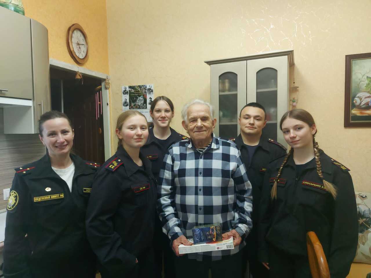 Севастопольские кадеты СК России приняли участие в патриотических мероприятиях и навестили ветерана Великой Отечественной войны
