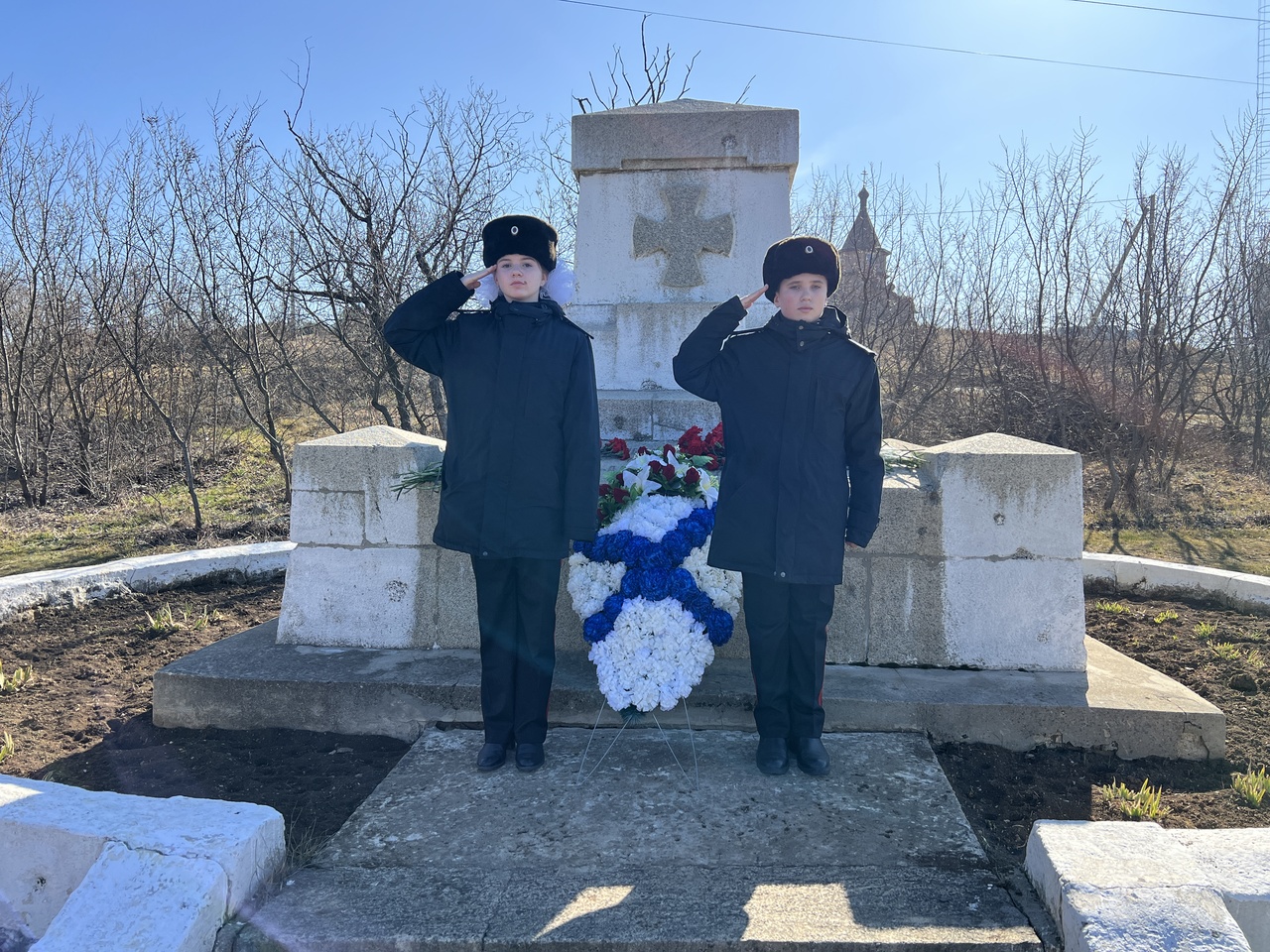 Обучающиеся Севастопольского кадетского корпуса СК России почтили память контр-адмирала В.И. Истомина