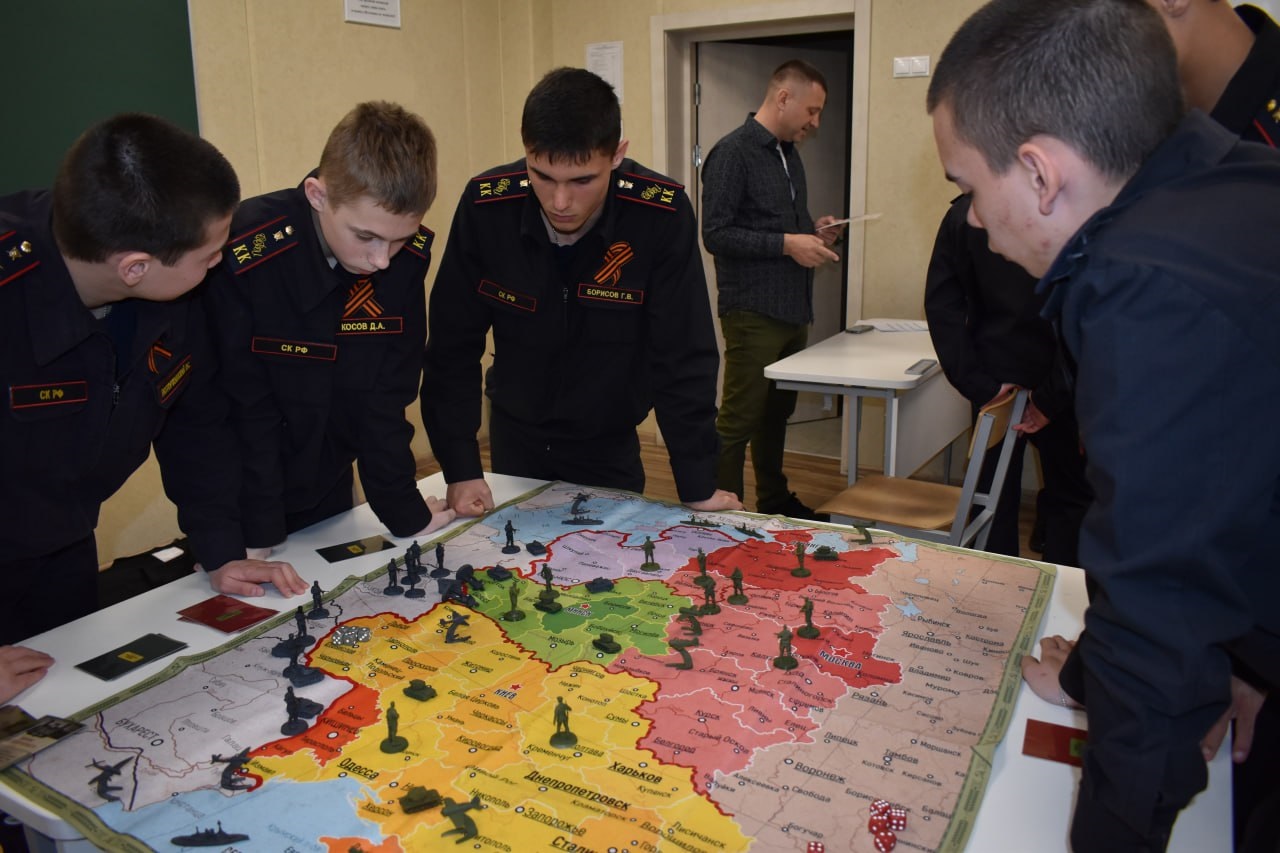 В Севастопольском кадетском корпусе СК России прошла информационно-познавательная игра, посвященная первым месяцам Великой Отечественной войны