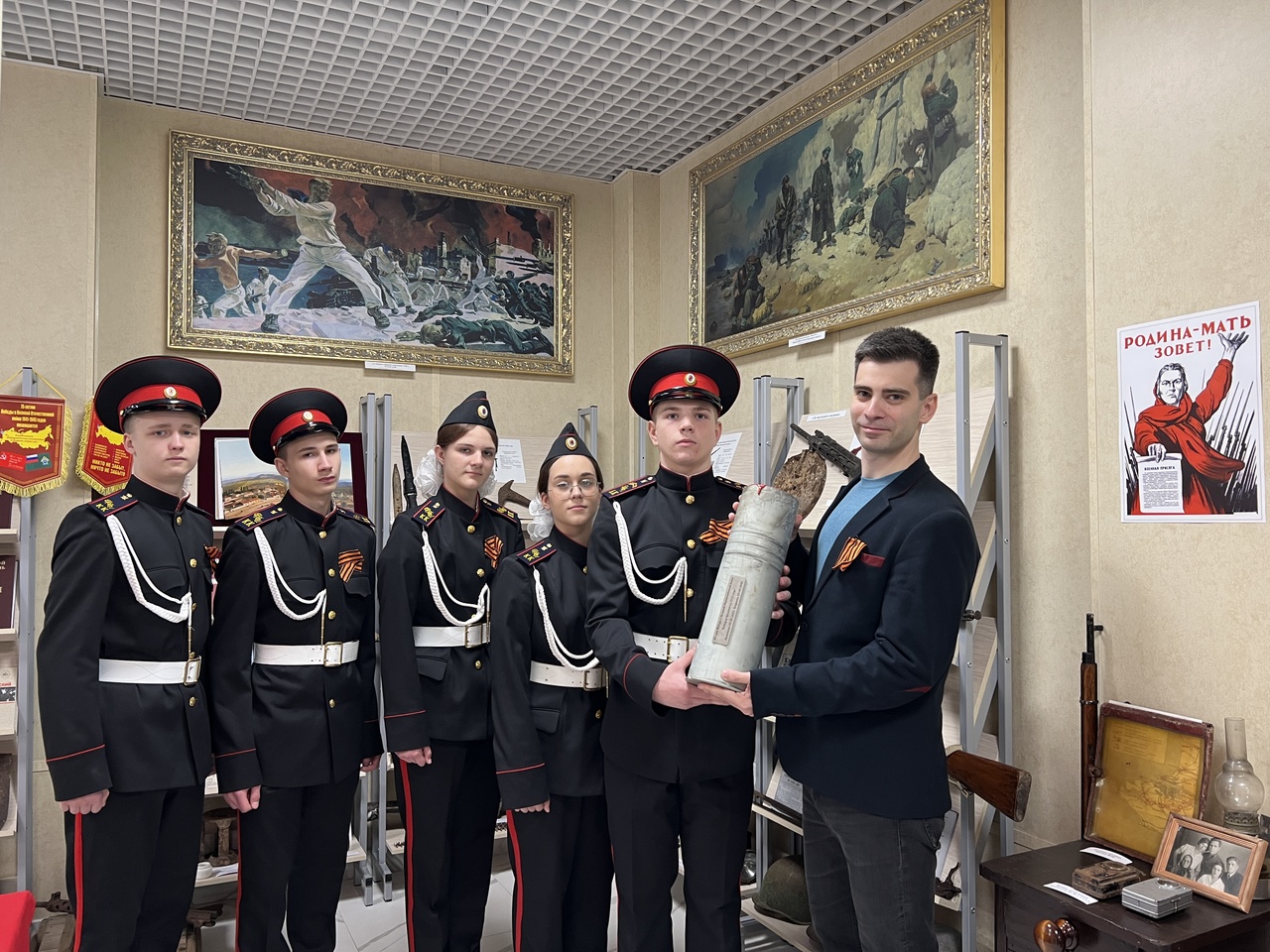 В Севастопольском кадетском корпусе СК России торжественно заложили «Капсулу времени»