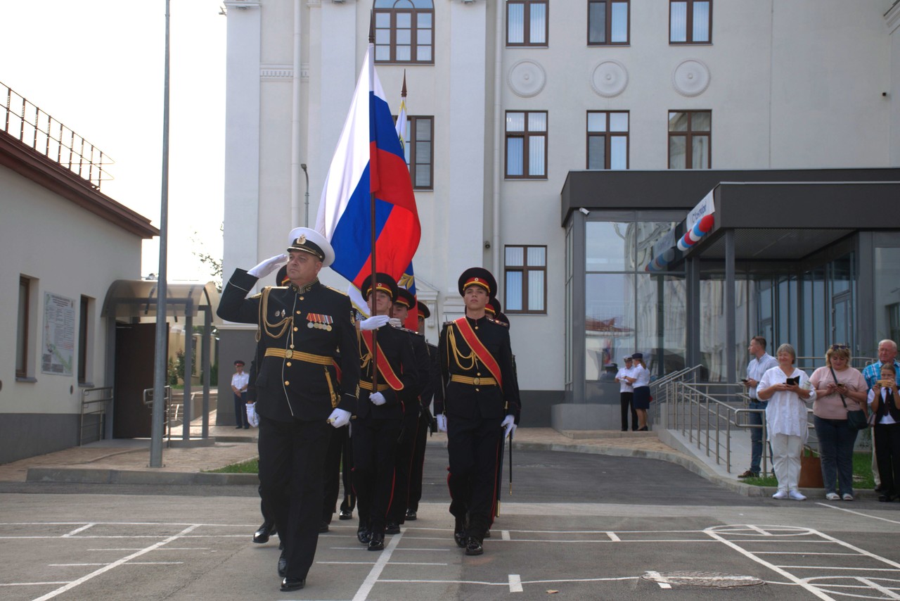 В Севастопольском кадетском корпусе СК России состоялось торжественное построение, посвященное началу нового учебного года