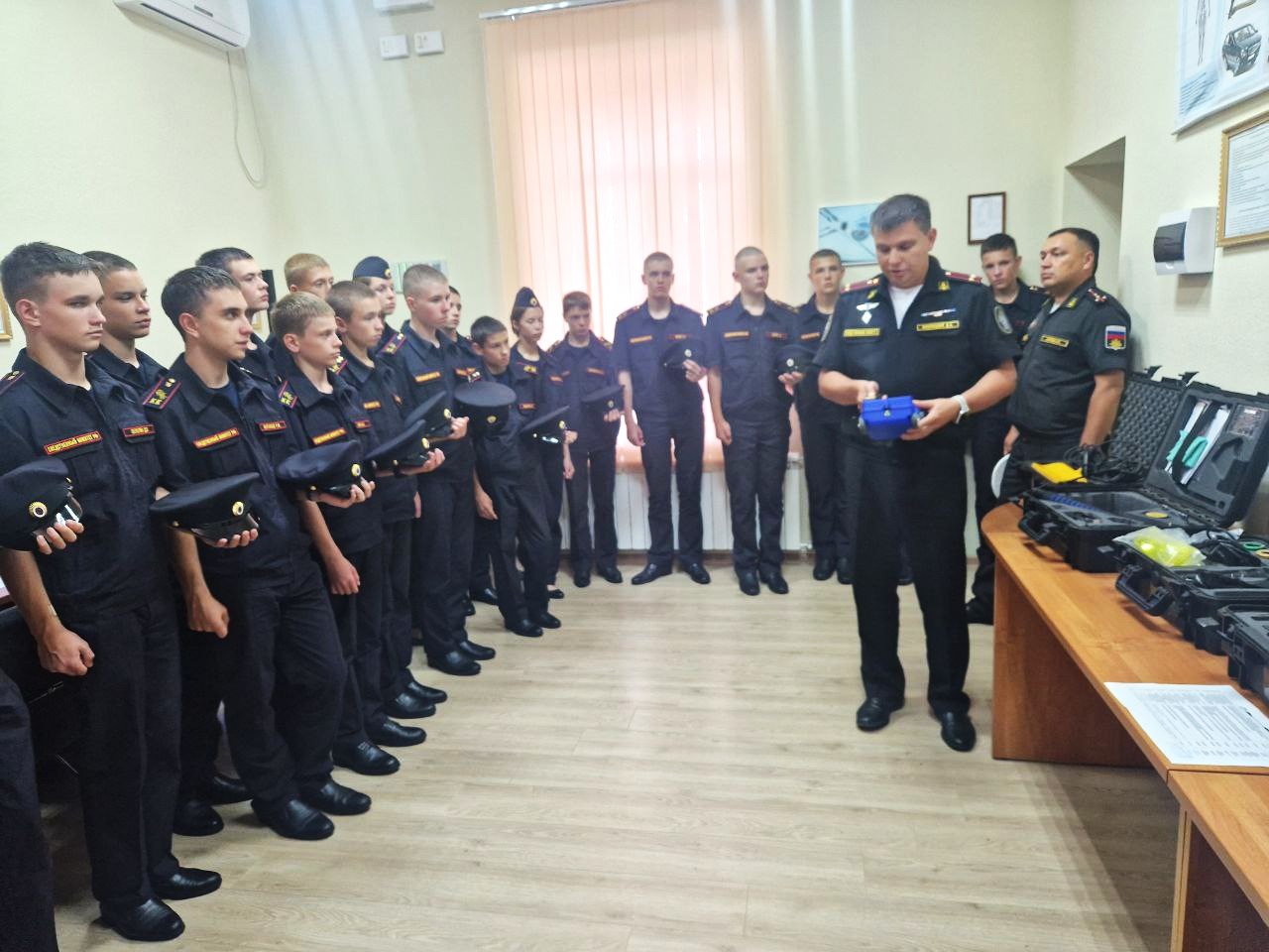 Военные следователи-криминалисты провели занятия с «истоминцами» в Севастополе