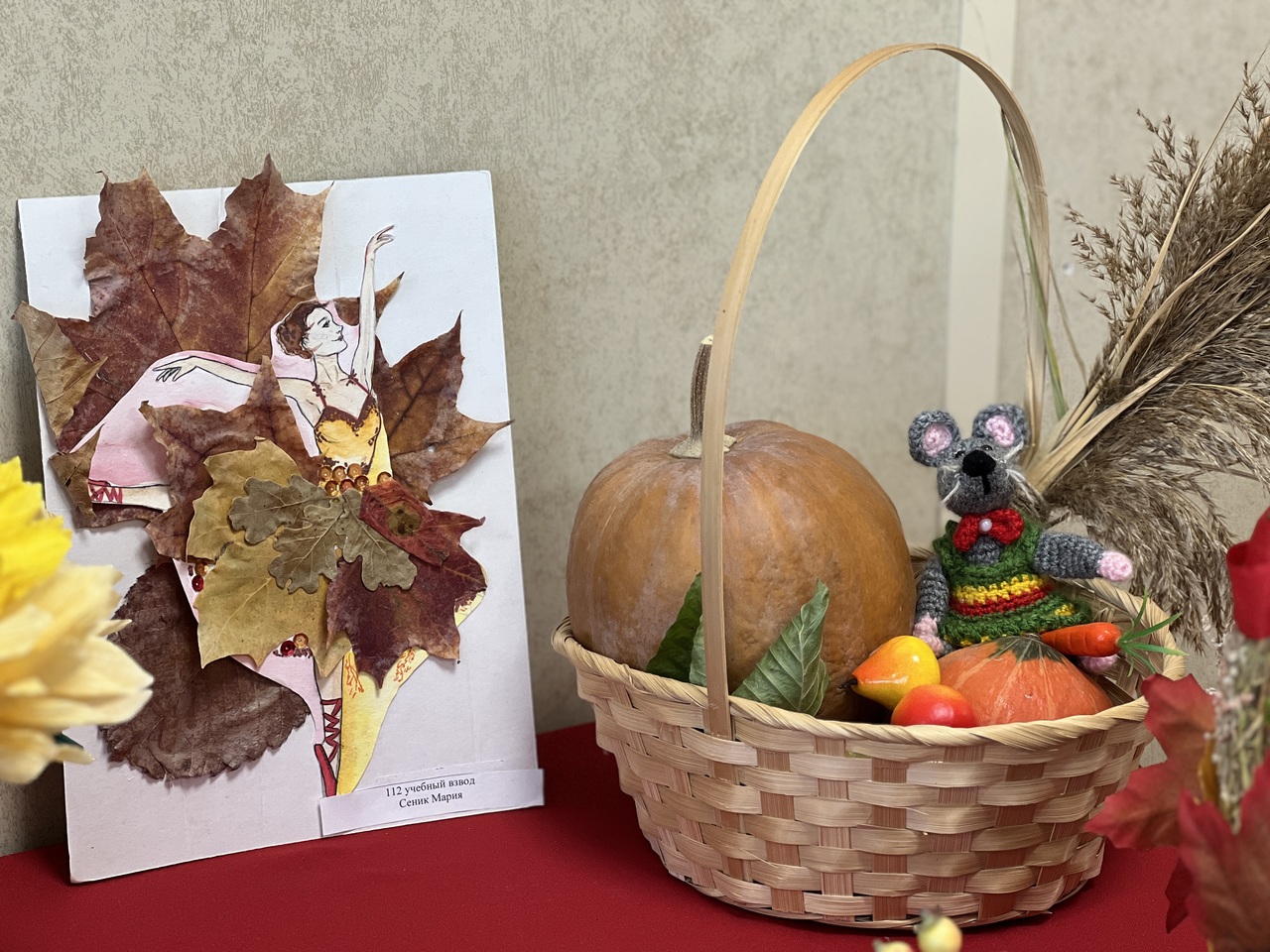 В Севастопольском кадетском корпусе СК России развернули традиционную выставку «Дары осени»