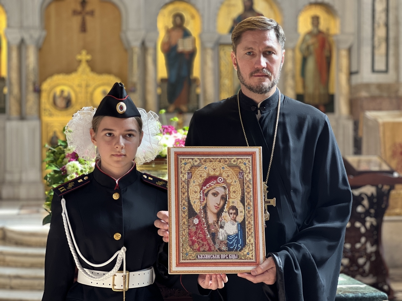 Предстоятель Русской Православной Церкви поблагодарил севастопольского кадета СК России за подаренную вышитую икону