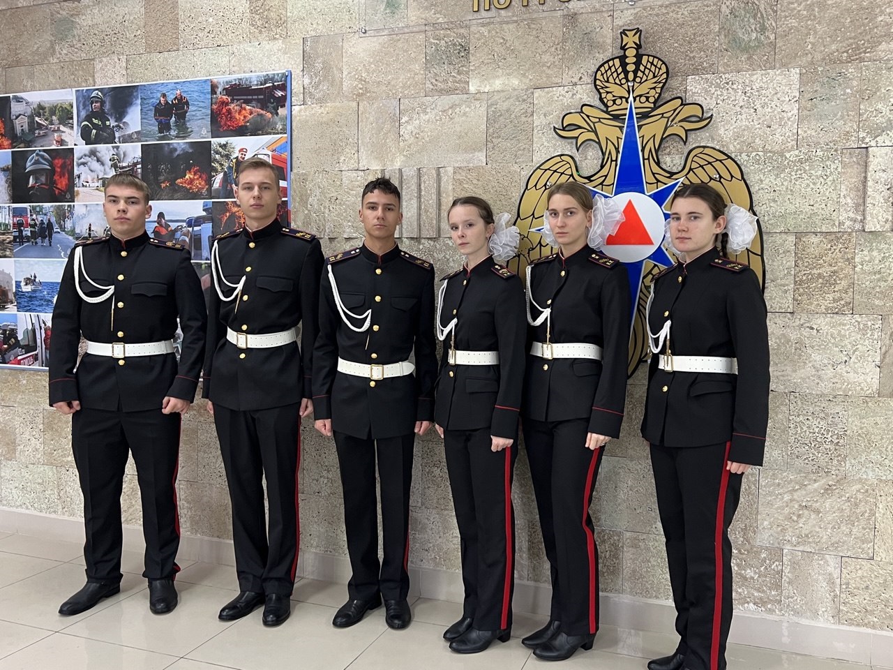 Руководство и кадеты Севастопольского кадетского корпуса СК России поздравили сотрудников МЧС с юбилеем чрезвычайного ведомства