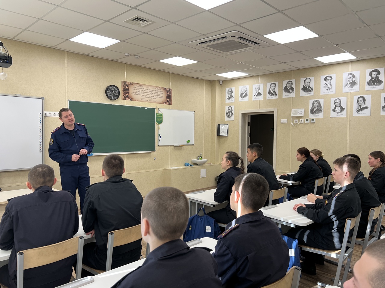 Руководитель отдела Управления криминалистики ГСУ СК России по Республике Крым и городу Севастополю провел для «истоминцев» профориентационное занятие
