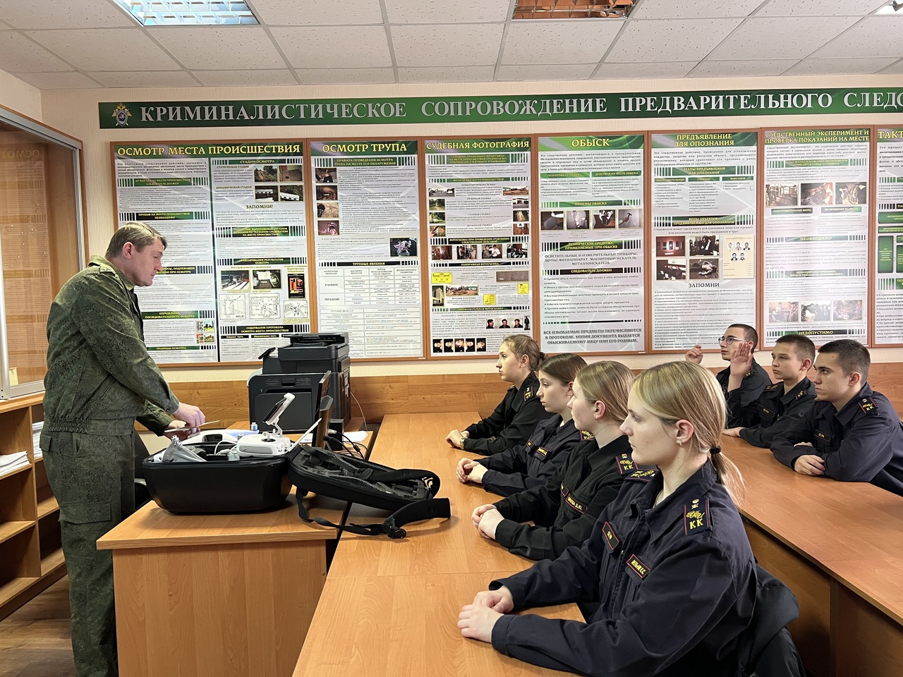 «Истоминцы» посетили учебный класс криминалистики в севастопольском подразделении крымского республиканского управления СК России