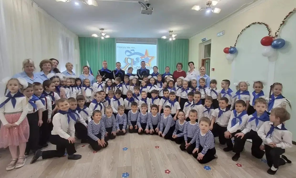 Севастопольские кадеты СК России приняли участие в торжественной церемонии посвящения дошкольников в «Юные севастопольцы»