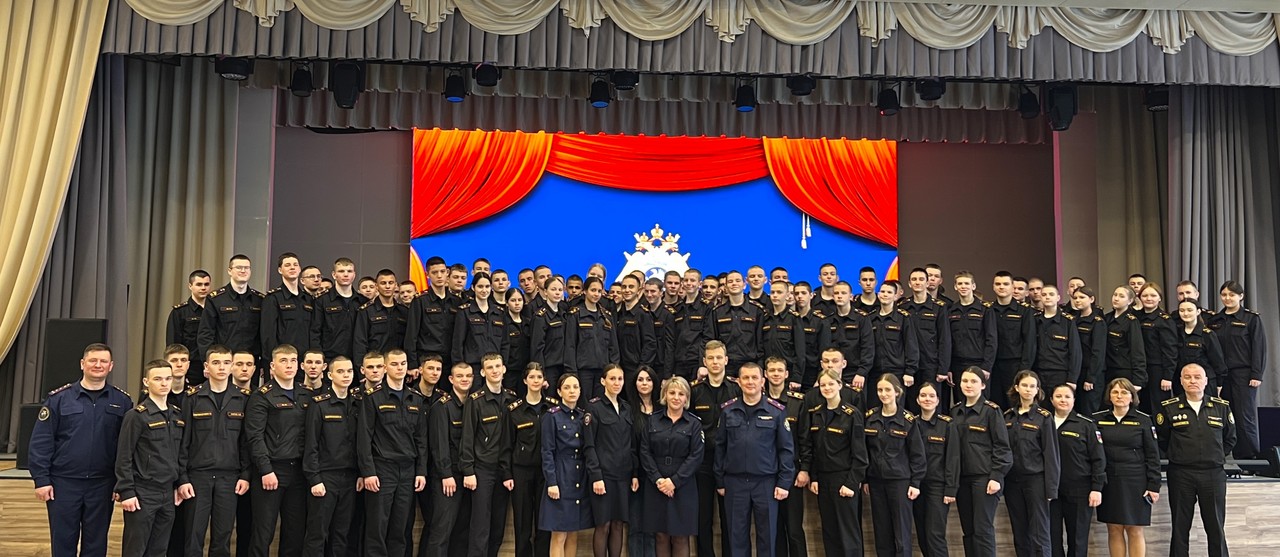 Сотрудники полиции и банка провели профилактические и профориентационные беседы с севастопольскими кадетами СК России