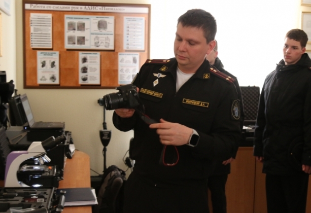 В Севастополе сотрудники военных следственных органов Следственного комитета Российской Федерации провели занятие с кадетами