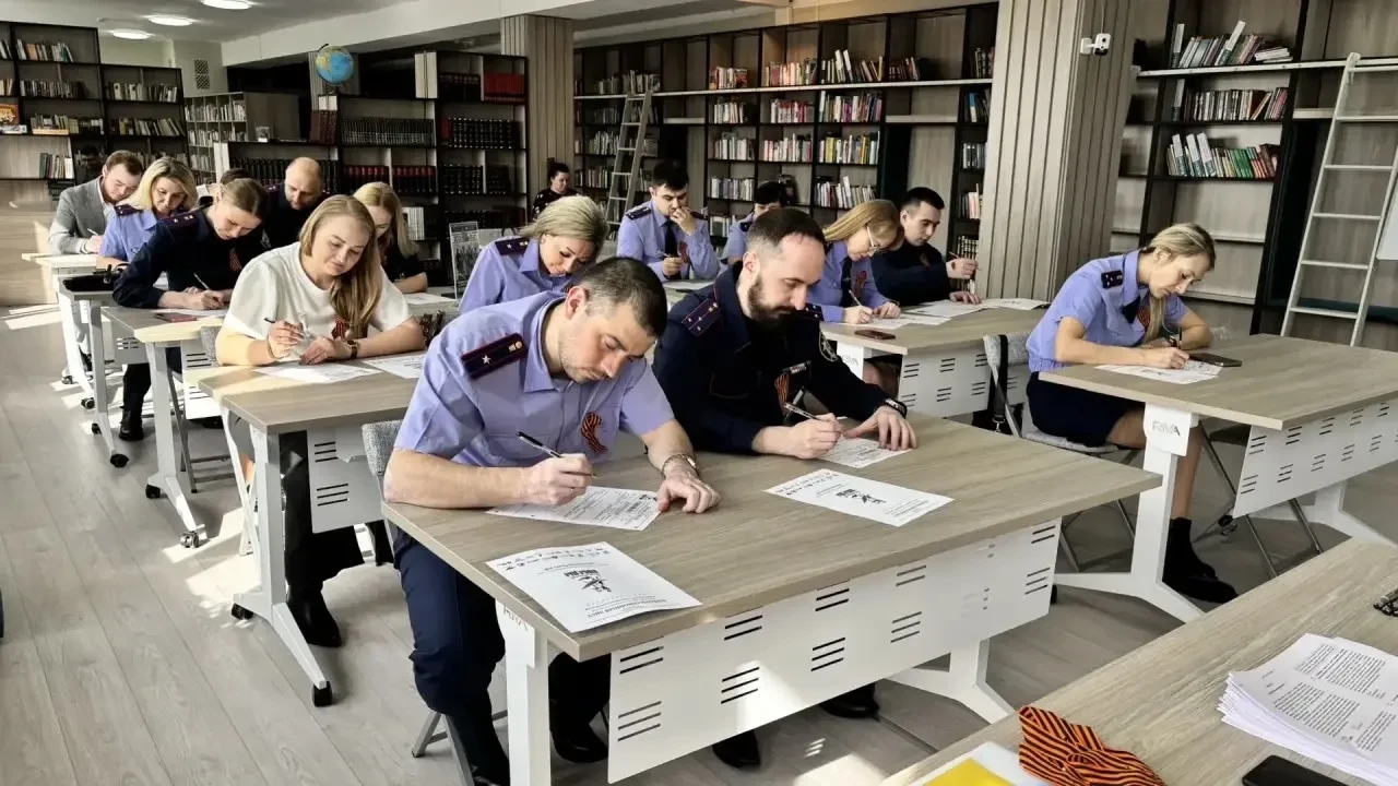 Сотрудники Следственного комитета России и обучающиеся ведомственных образовательных организаций приняли участие в международной исторической акции «Диктант Победы»