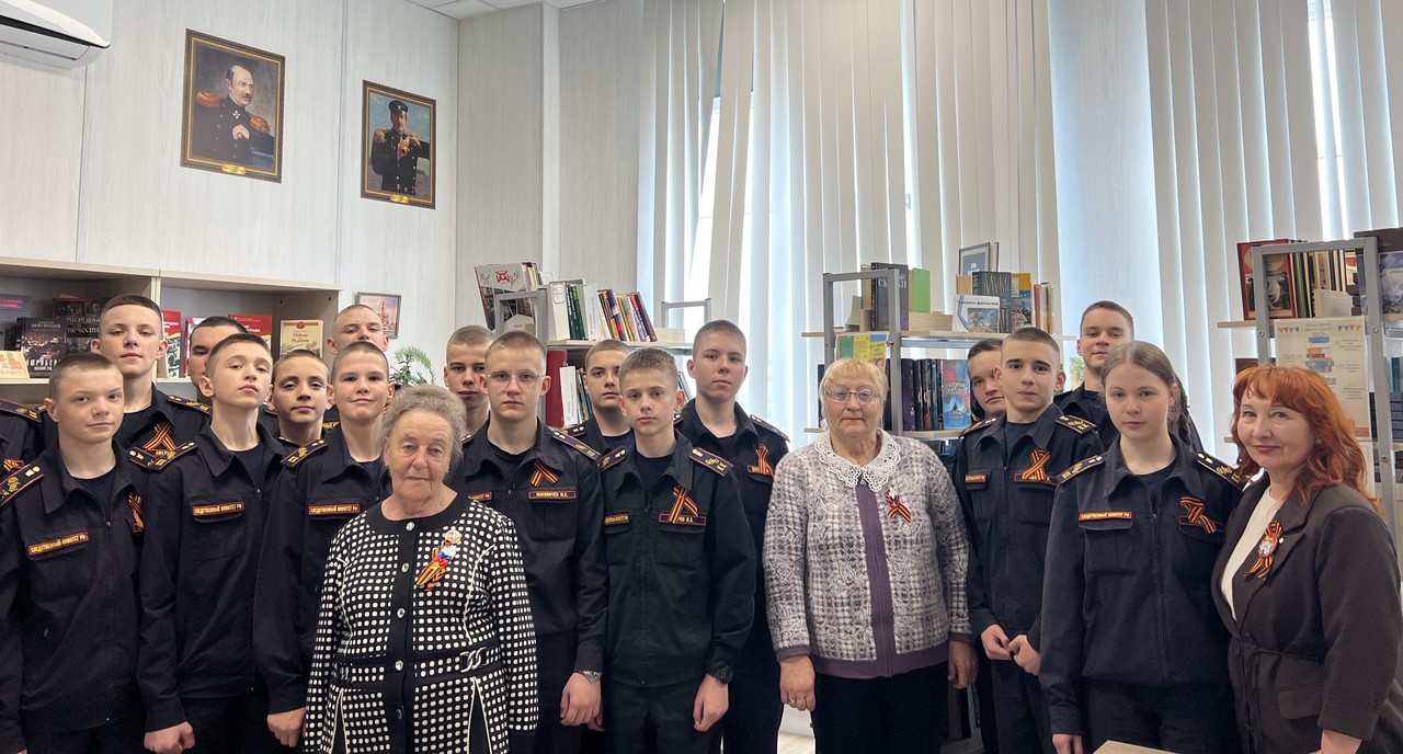 «Истоминцы» привели в порядок территории у памятников и братских могил, поздравили ветерана и встретились с наследниками героев