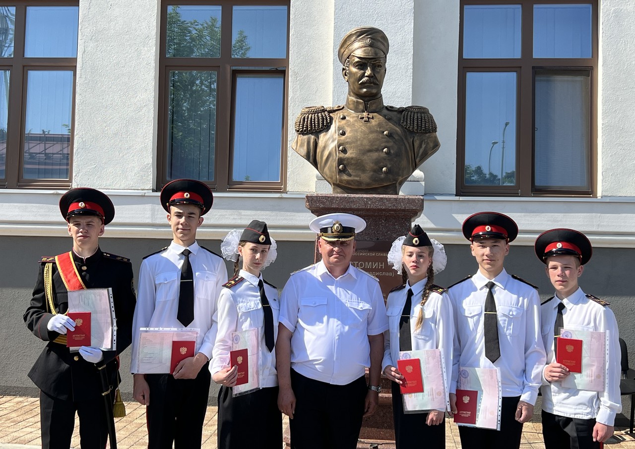 В Севастопольском кадетском корпусе СК России состоялась церемония вручения аттестатов кадетам 9-х классов