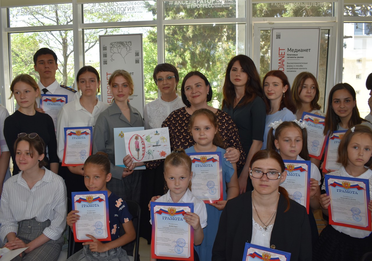 СТВ:В Севастополе наградили победителей конкурса рисунков РКН на тему «Защита персональных данных»